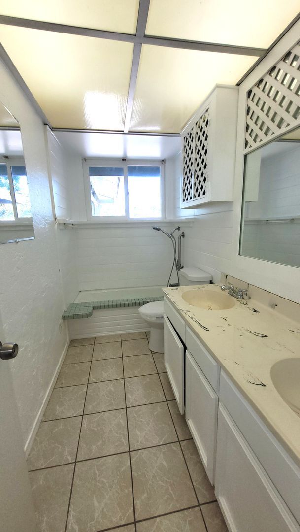 Building Photo - Beautiful University City Home