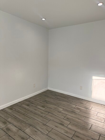 Building Photo - 14643 Chatsworth St