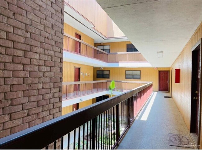 Building Photo - 421 Jose Marti Blvd