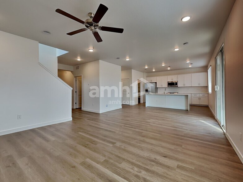 Building Photo - 9829 W Parkway Dr