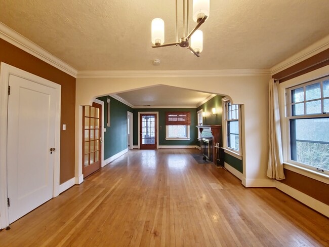 Building Photo - 1804 NE 24th Ave