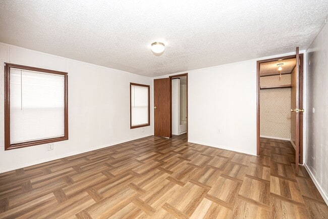 Building Photo - Elizabeth's RV Park -Mobile Homes-