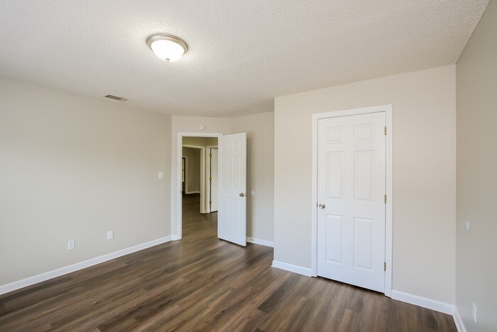Building Photo - 4728 Waltons Cir