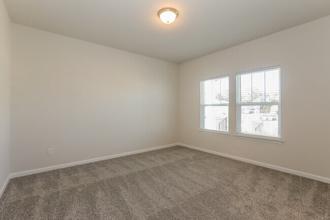 Building Photo - 739 Sara Mdw Rd