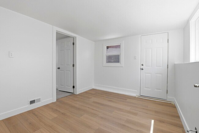 Building Photo - 823 S 1000 E