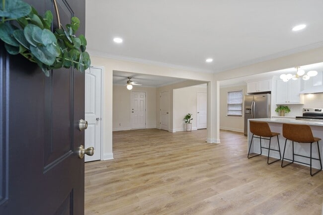 Building Photo - Downtown Greenville Market- Fully Renovate...