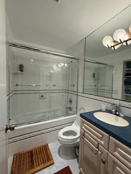 Building Photo - 4654 Lower Dr