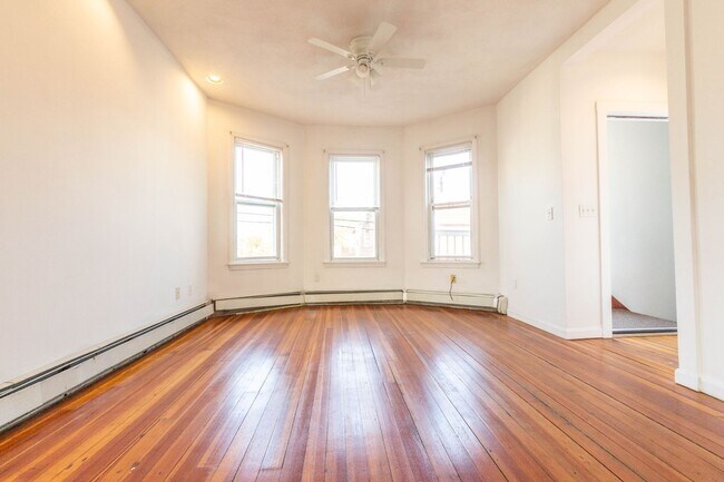 Building Photo - 56 Mansfield St