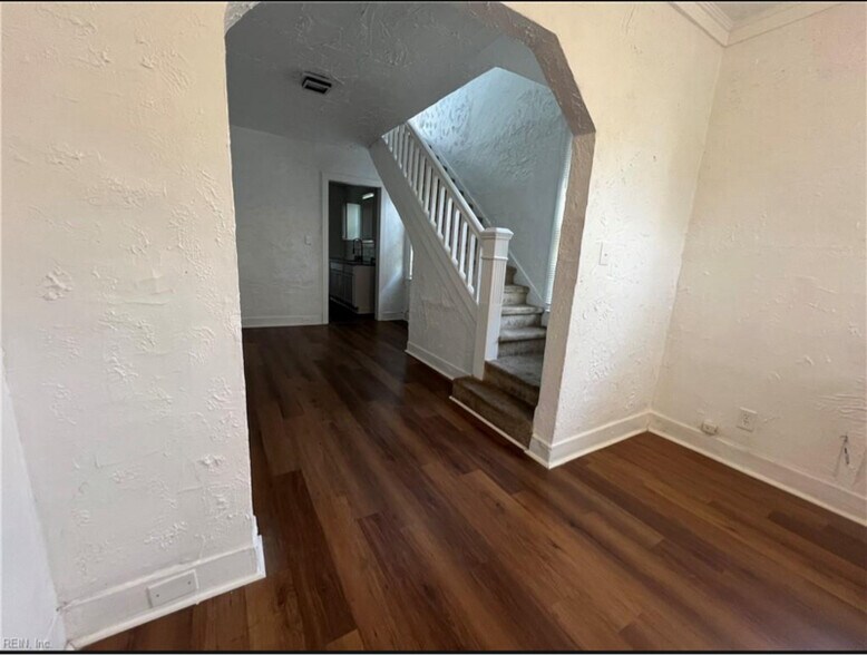 Building Photo - 1529 Vine St