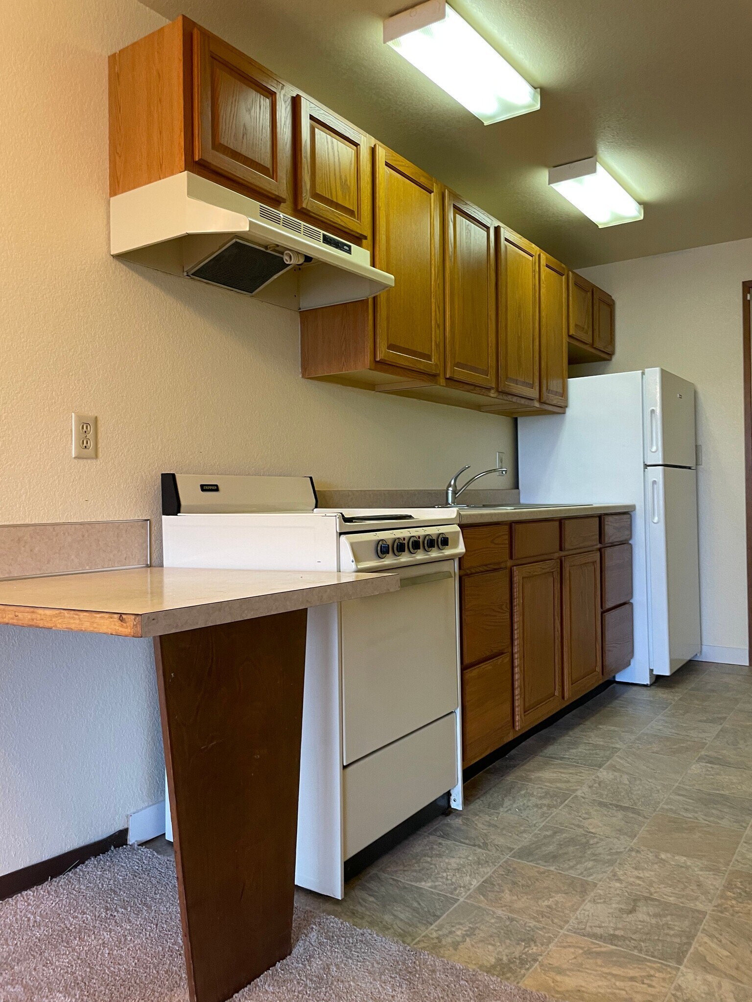 Building Photo - Sunny Dale Apartments
