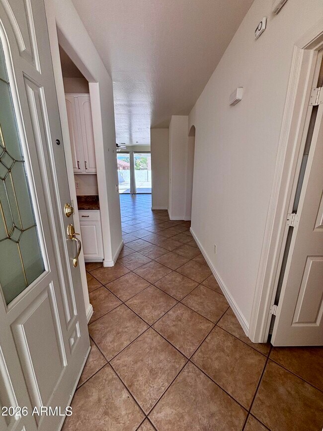 Building Photo - 5606 W St Anne Ave