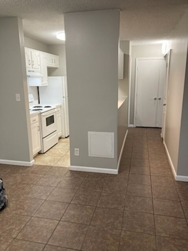 Building Photo - SW 1 bedroom 1 bath apartment for rent