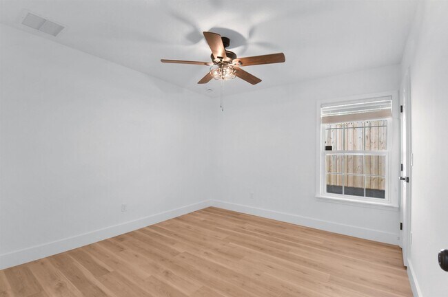 Building Photo - 101 Azalea Rd