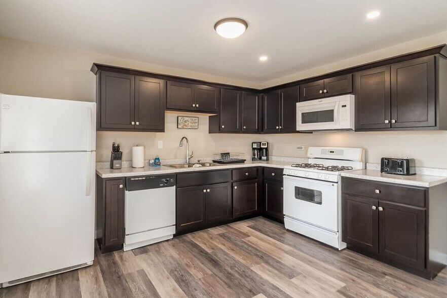 Building Photo - 10225 W 151st St