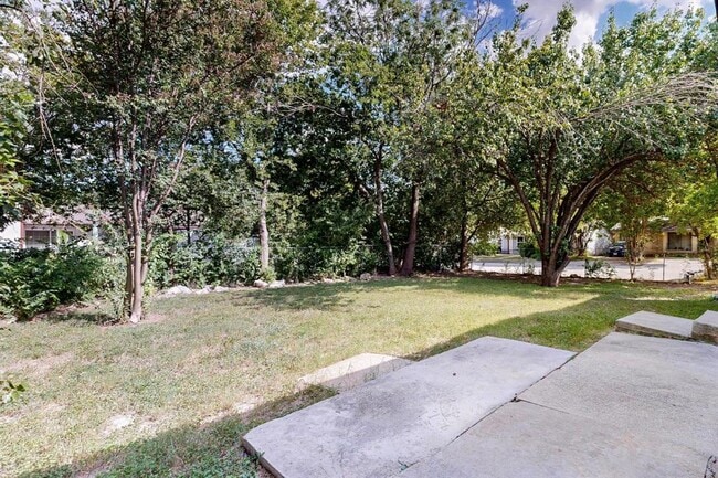 Building Photo - 6605 Bluestone St