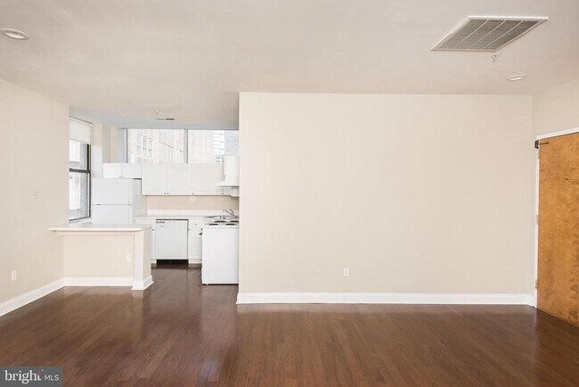 Building Photo - 220 S 16th St