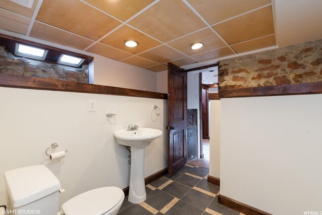 Building Photo - Beautiful Home in Amazing Salt Lake Location!