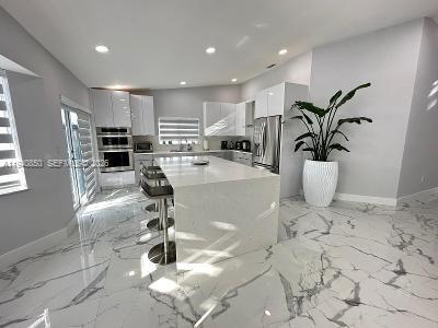 Building Photo - 1040 SW 142nd Ave