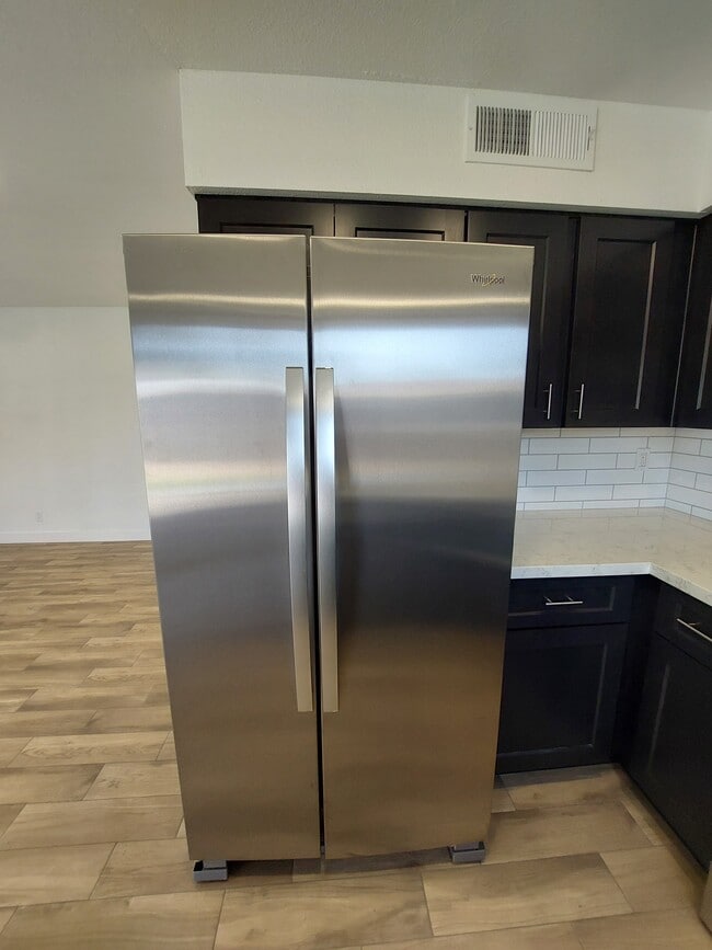 Kitchen - all new Applinaces, Cabinets, Countertops - 1233 W Manhatton Dr