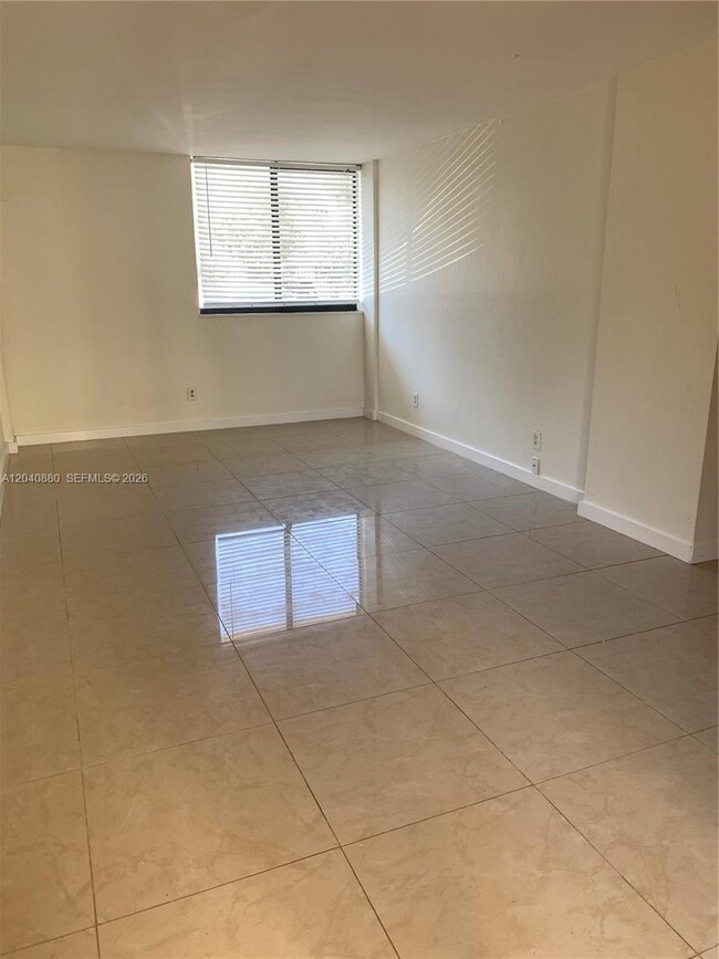 Building Photo - 2715 Tigertail Ave