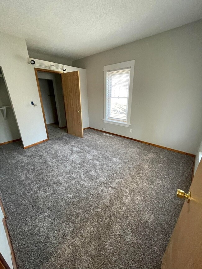 Building Photo - 1705 11th Ave N