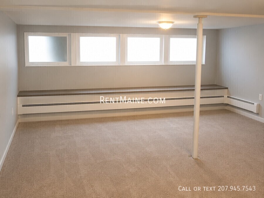 Building Photo - 205 Silk St