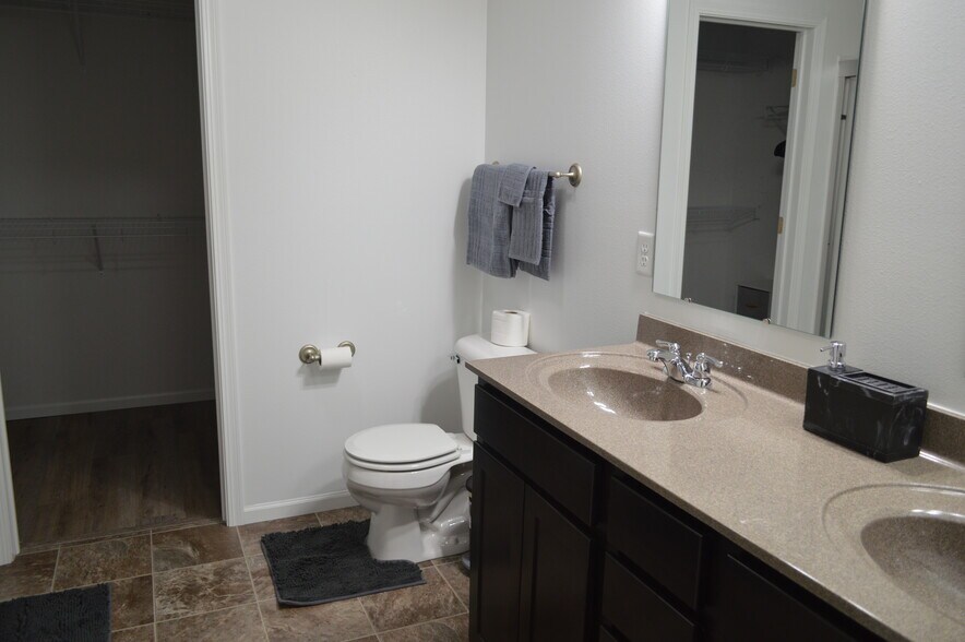 Building Photo - 751 Mission Point Rd