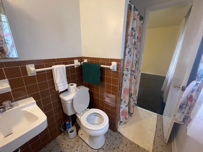 Building Photo - 3614 SW Cerro Vista St