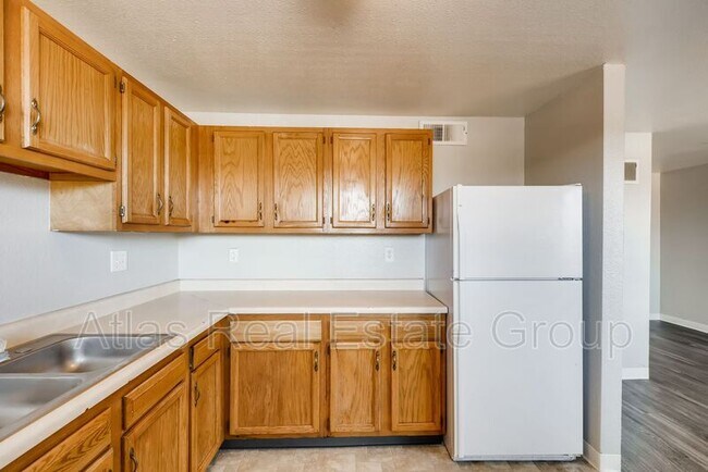 Building Photo - 2550 N Ogden St