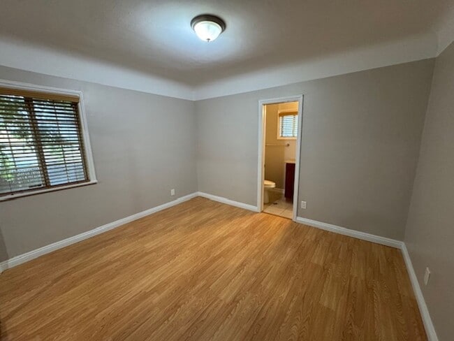 Building Photo - CRENSHAW 17024-17026