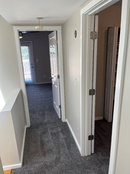 Building Photo - 940 Gale Ln