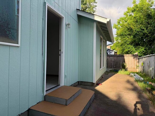 Building Photo - Fresh interior and exterior new painting