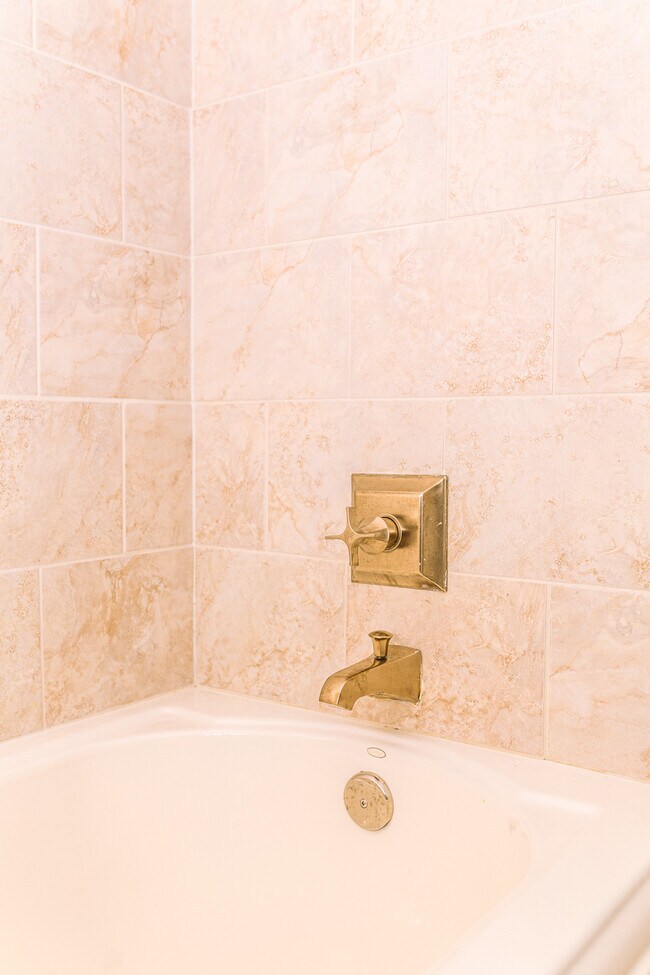 Building Photo - 9808 Emerald Point Dr