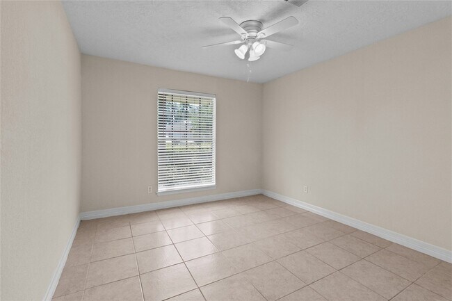 Building Photo - 5818 Silver Frst Dr