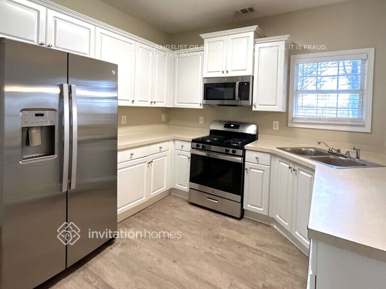 Building Photo - 117 Omega Ct