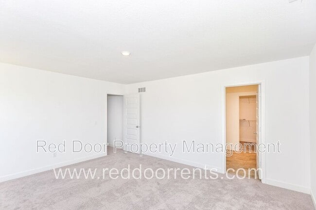 Building Photo - 1564 Mitis St