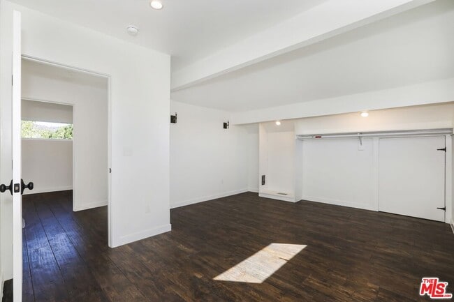 Building Photo - 4933 Glacier Dr