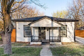 Building Photo - 905 N Bradley St
