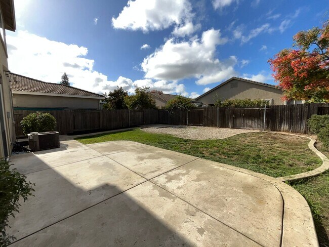 Building Photo - Charming 4BR/3BA/1921SF - Tenant Pays $195...