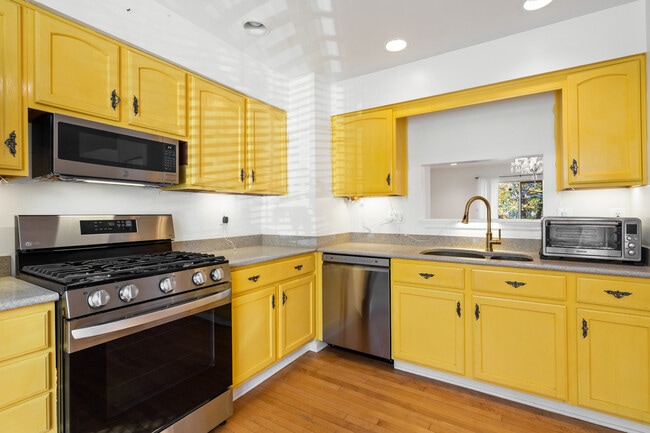 Building Photo - 7417 Wilma Ln