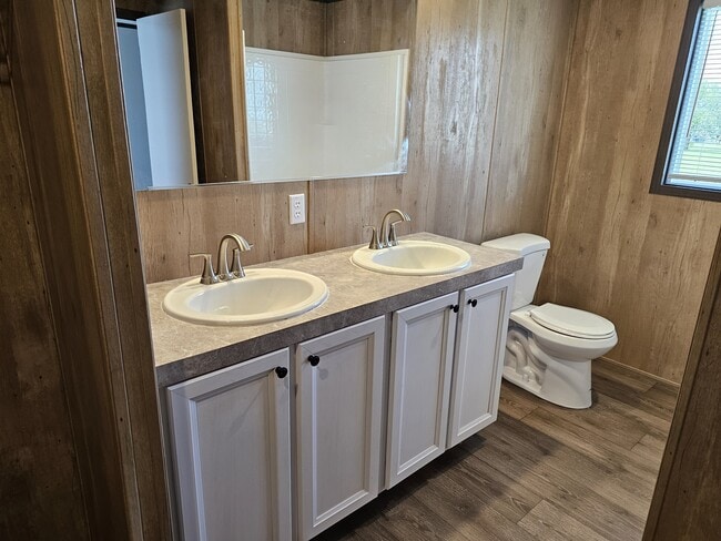 Building Photo - 2101 SW 38th St