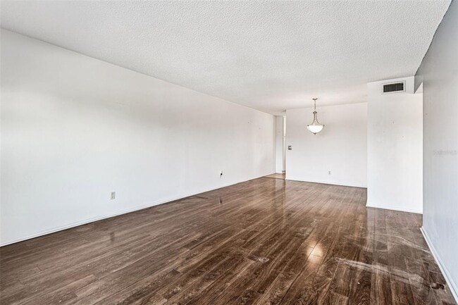 Building Photo - 2455 Finlandia Ln