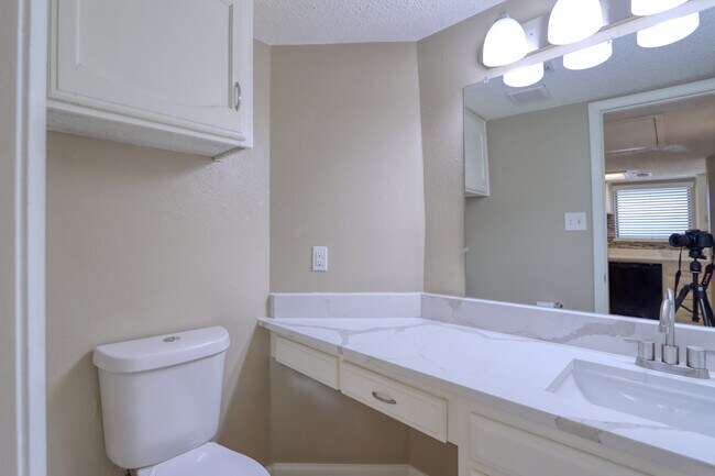 Building Photo - 707 Harbour Town Dr