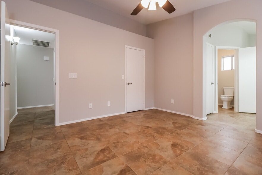 Building Photo - 12913 W Sheridan St