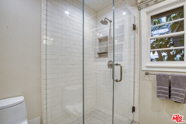 Building Photo - 3690 Crownridge Dr