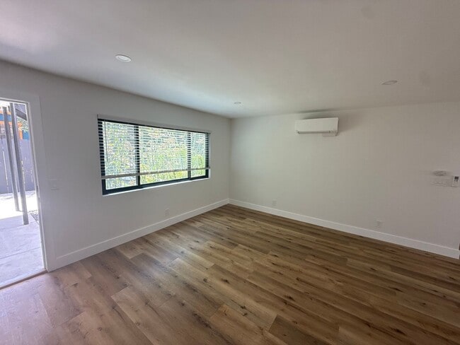 Interior Photo - 34th Street