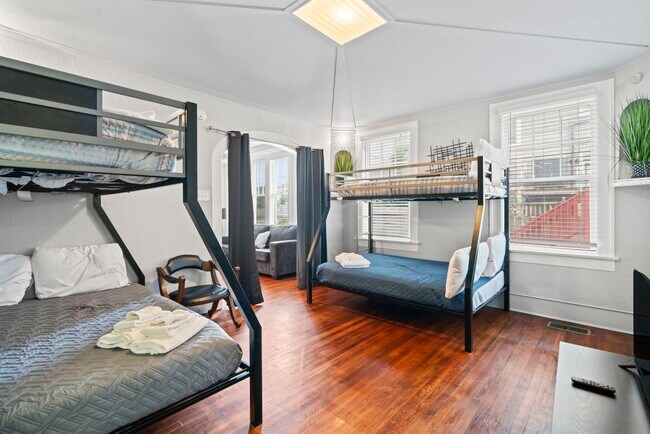 Building Photo - 1919 Rosenberg St