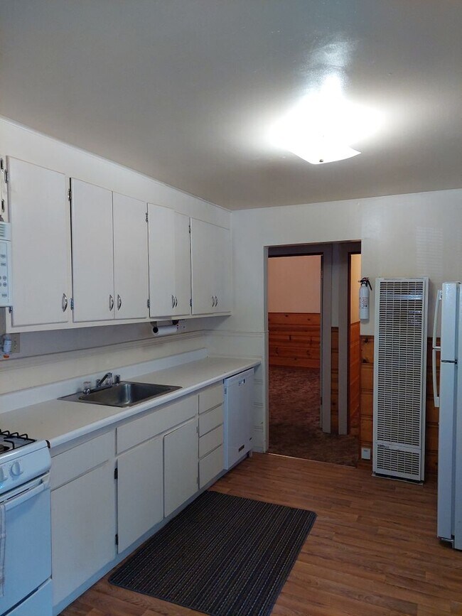 Building Photo - 3781 Forest Ave