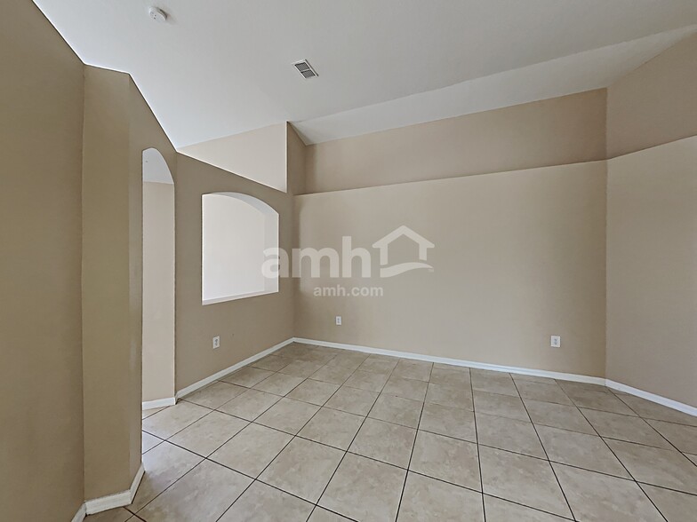 Building Photo - 16502 Lake Heather Dr