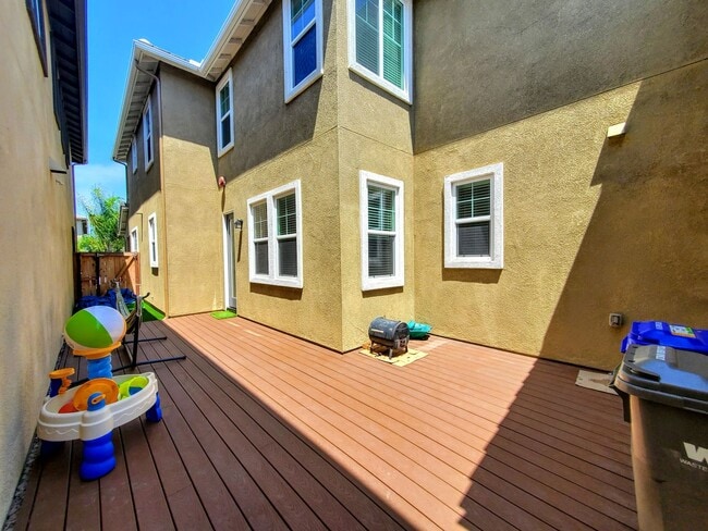 Building Photo - Gorgeous Home- Lots of Upgrades